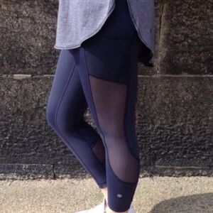 🌿Rare Lululemon Seek the Heat Crop 23” Inkwell